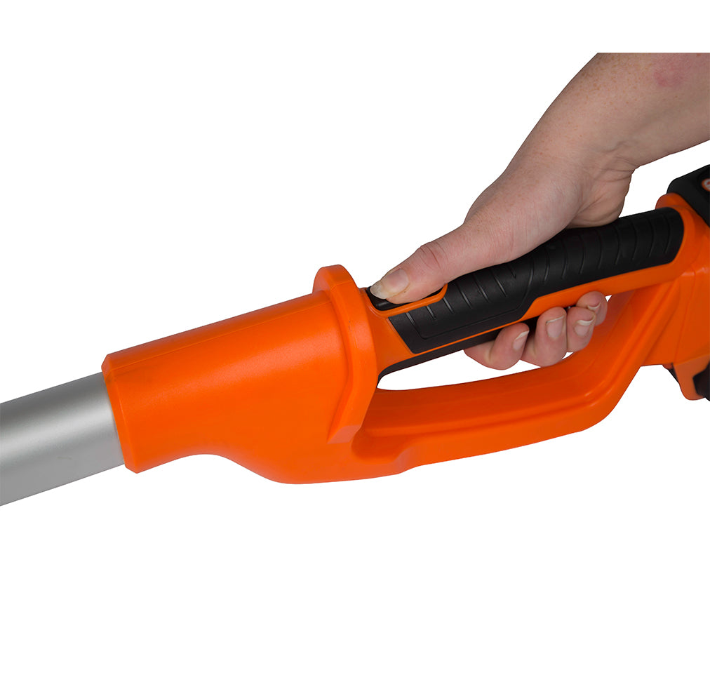 Taille-haies sur perche Yard Force LH C41A : détail de la poignée de commande.